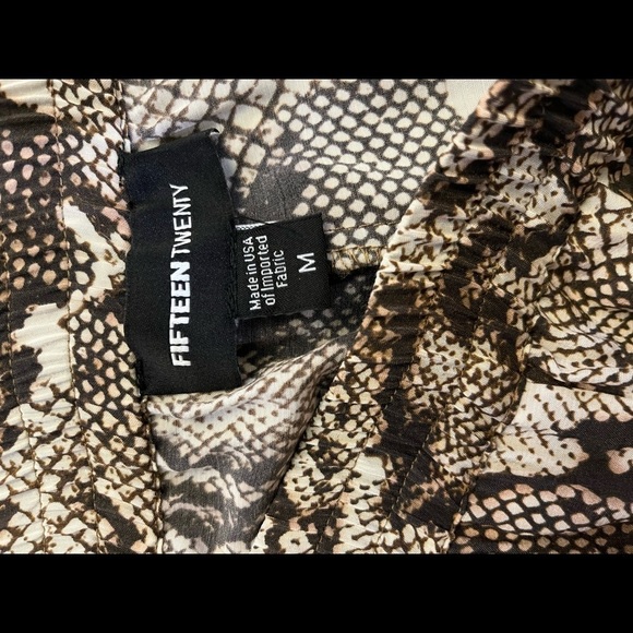 FIFTEEN TWENTY SNAKESKIN WIDE LEG PANTS SIZE MEDIUM - Picture 4 of 16